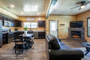 Urban Mountain Getaway BRAND NEW Cabin